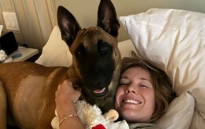 Tenista adota cachorro durante Miami Open